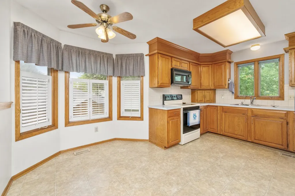 1909 N Smarsh Lane Wichita KS 67212-1473