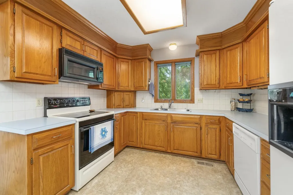1909 N Smarsh Lane Wichita KS 67212-1473