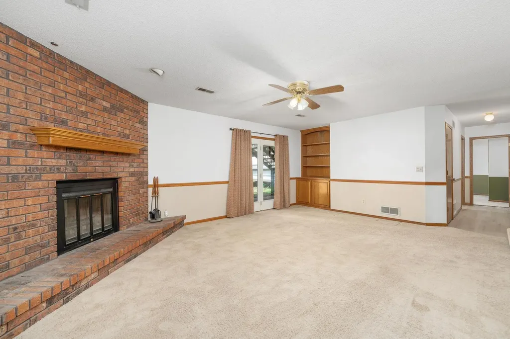 1909 N Smarsh Lane Wichita KS 67212-1473
