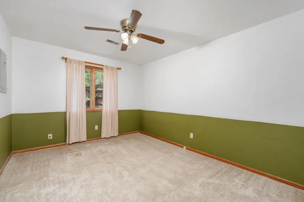 1909 N Smarsh Lane Wichita KS 67212-1473