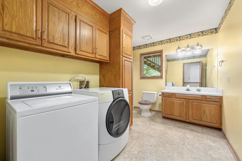 1909 N Smarsh Lane Wichita KS 67212-1473