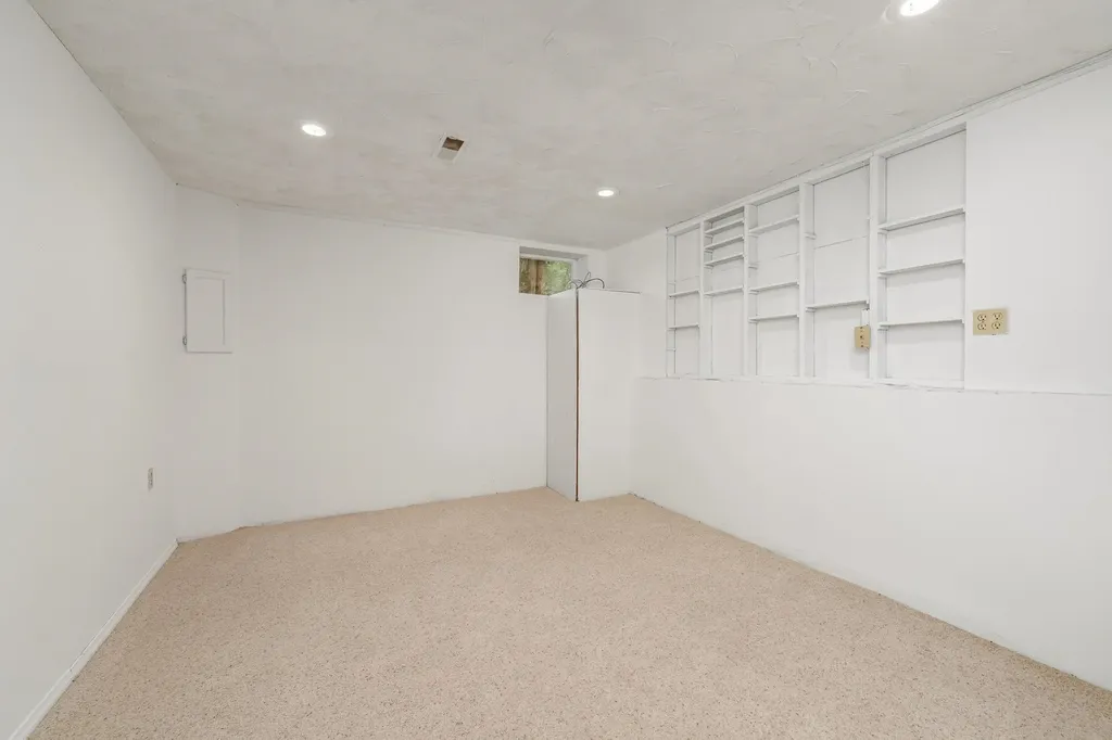 1909 N Smarsh Lane Wichita KS 67212-1473