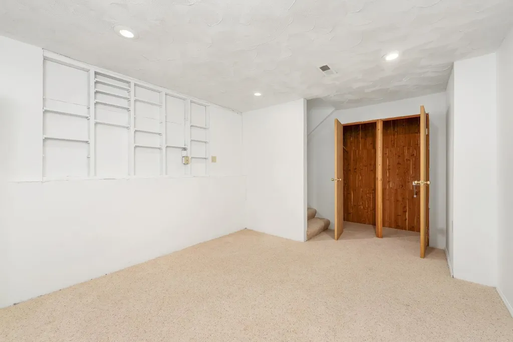 1909 N Smarsh Lane Wichita KS 67212-1473