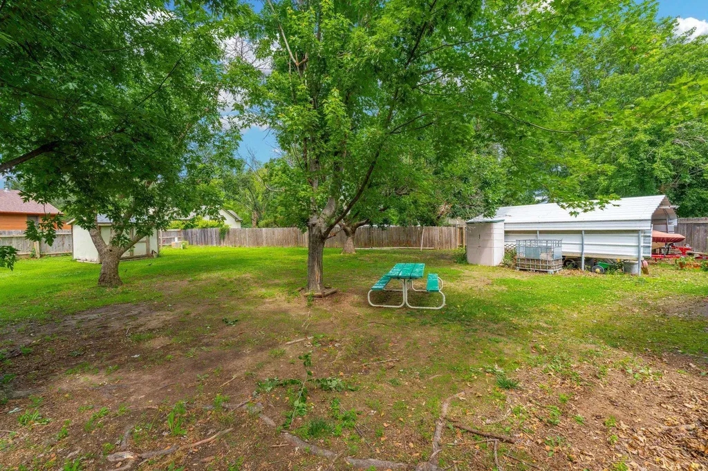 1909 N Smarsh Lane Wichita KS 67212-1473