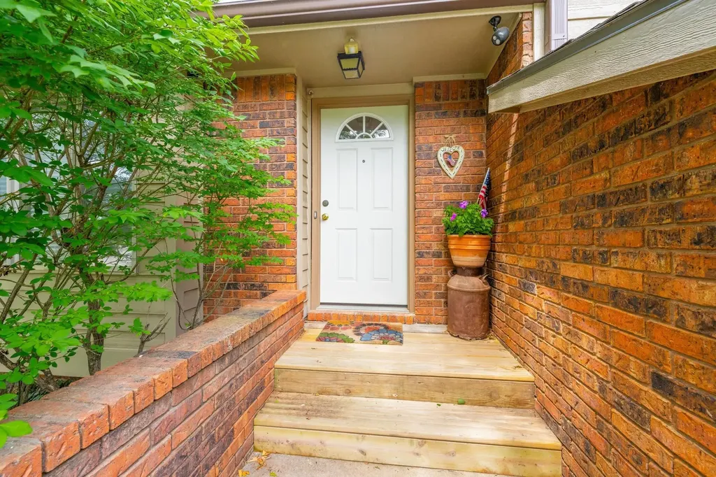 1909 N Smarsh Lane Wichita KS 67212-1473