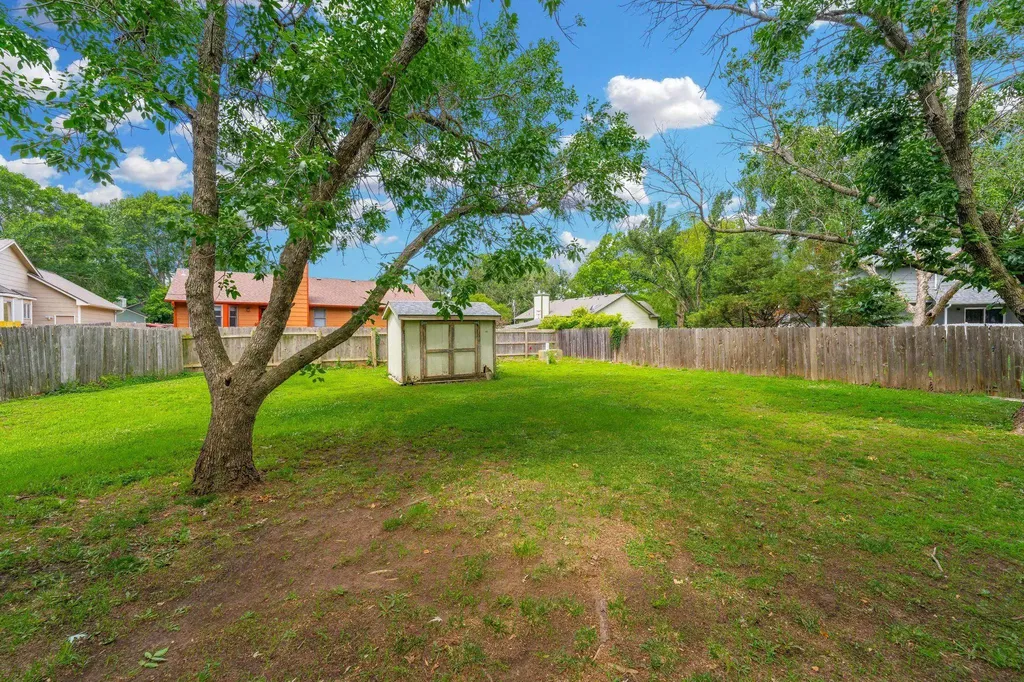 1909 N Smarsh Lane Wichita KS 67212-1473