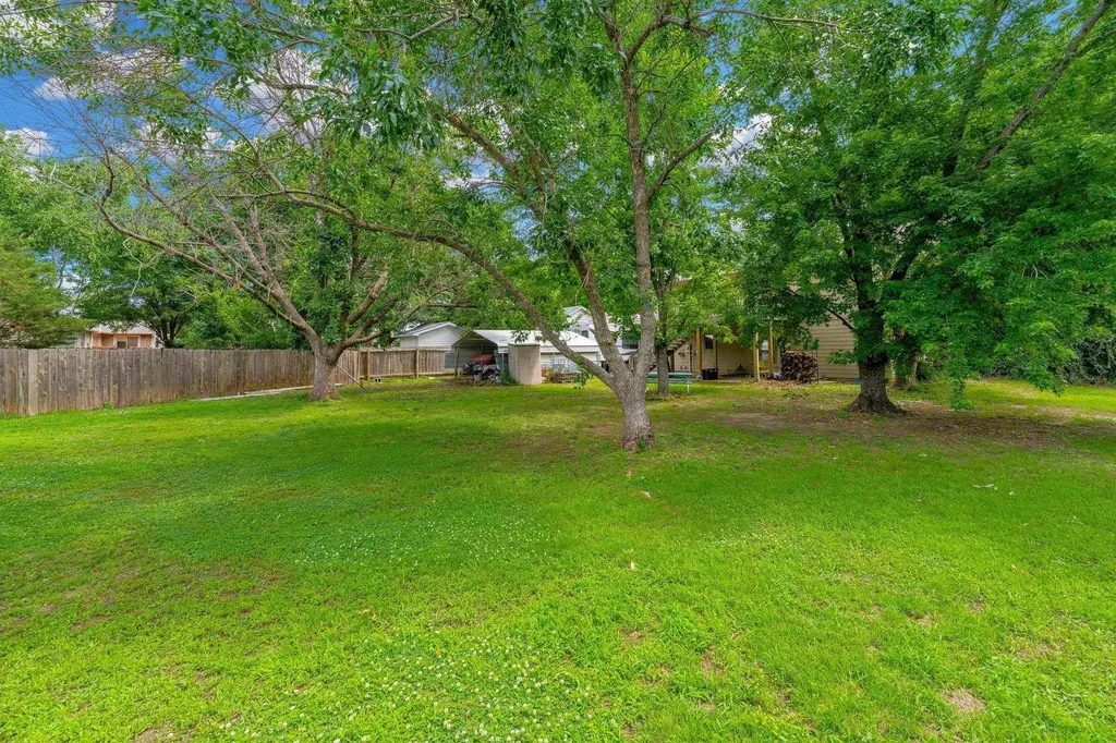 1909 N Smarsh Lane Wichita KS 67212-1473