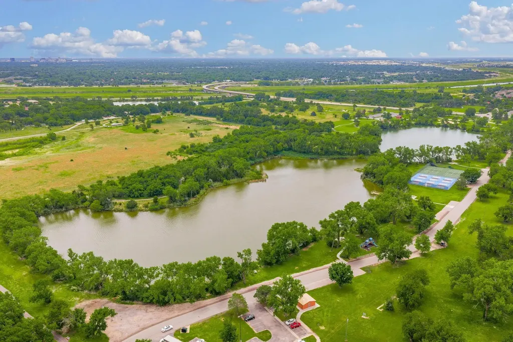 1909 N Smarsh Lane Wichita KS 67212-1473