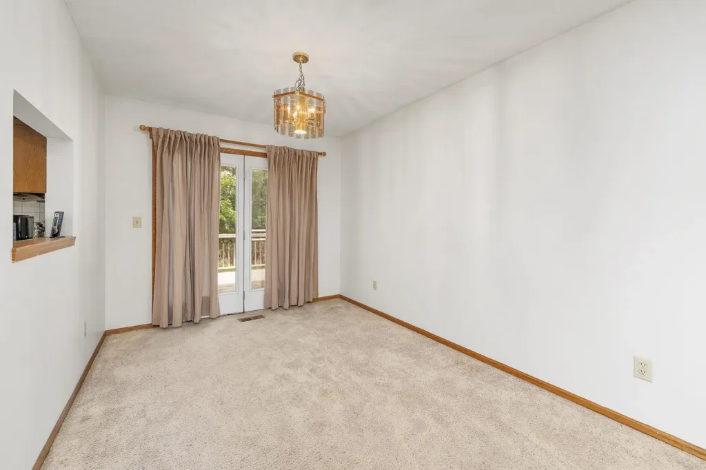 1909 N Smarsh Lane Wichita KS 67212-1473