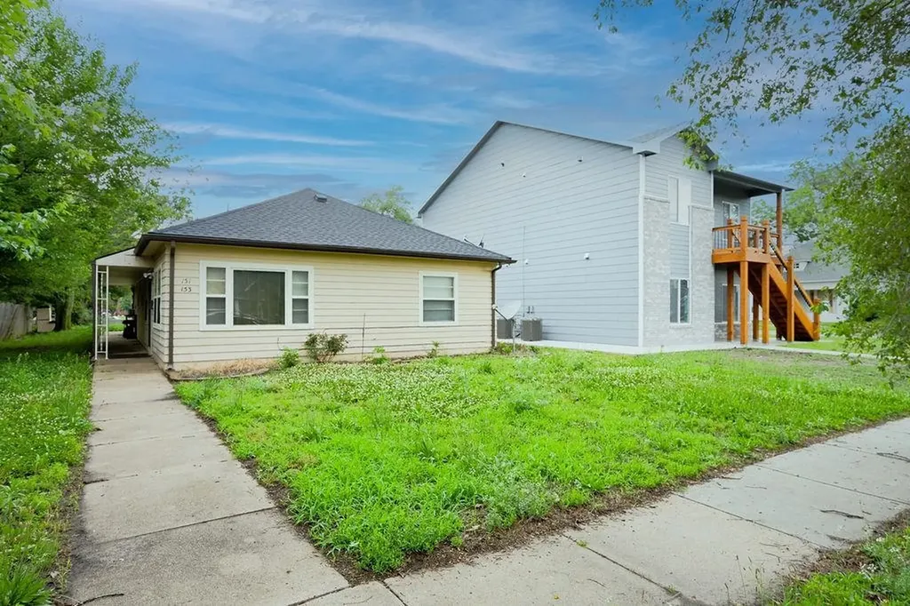 153/151 N Poplar Wichita KS 67214