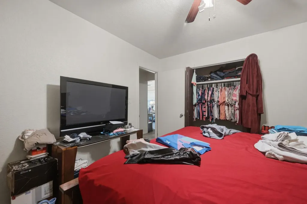 153/151 N Poplar Wichita KS 67214