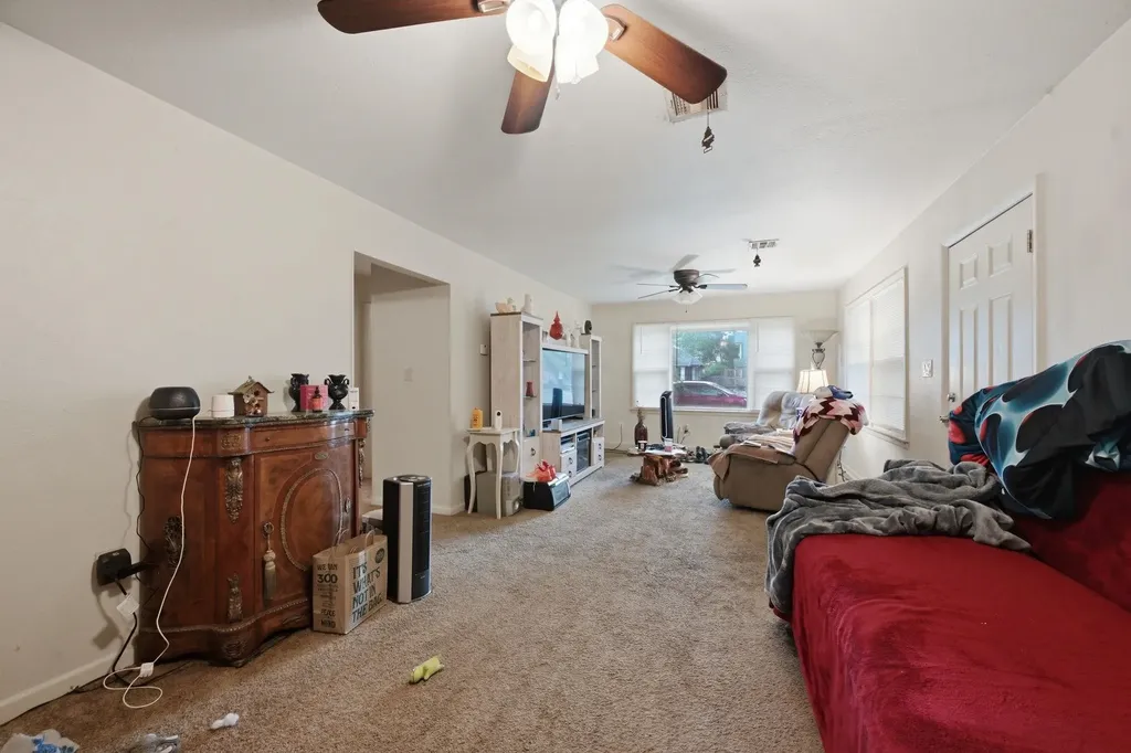 153/151 N Poplar Wichita KS 67214