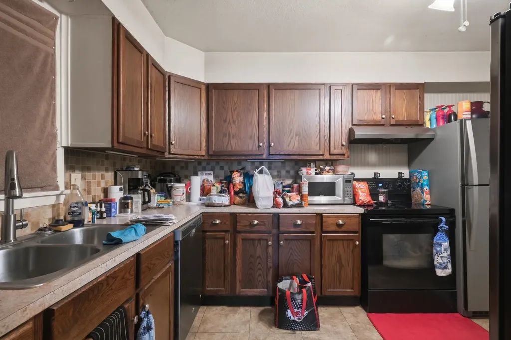 153/151 N Poplar Wichita KS 67214