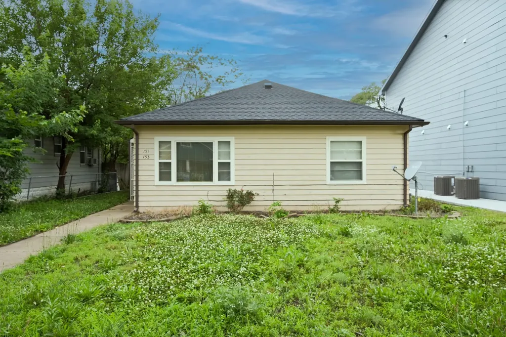 153/151 N Poplar Wichita KS 67214