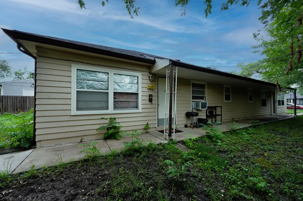 153/151 N Poplar Wichita KS 67214