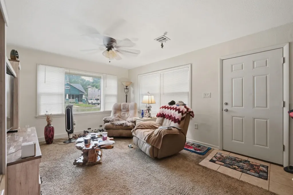 153/151 N Poplar Wichita KS 67214