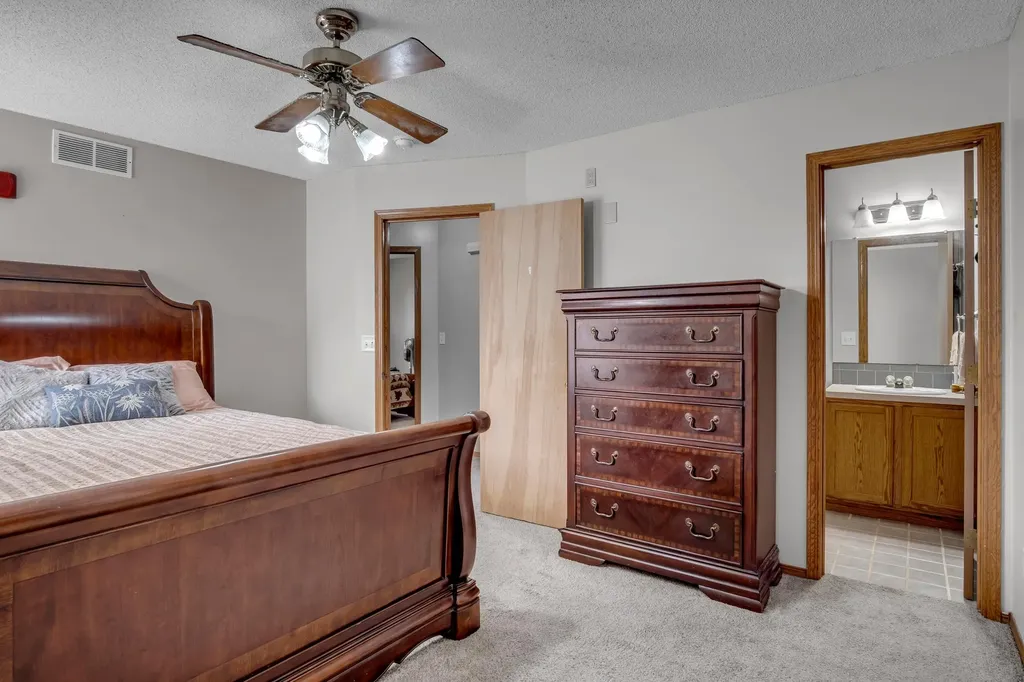 215 Sutton Newton KS 67114