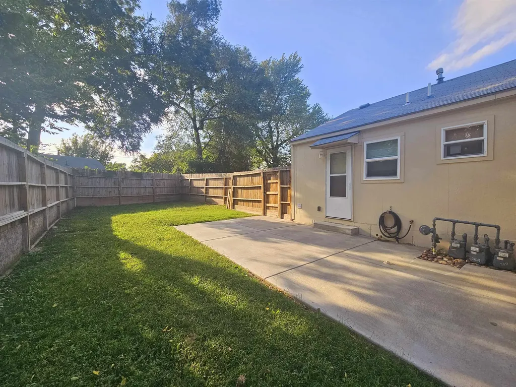 3827-3829-3231 E Cessna Street Wichita KS 67210