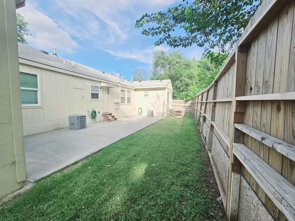 3827-3829-3231 E Cessna Street Wichita KS 67210