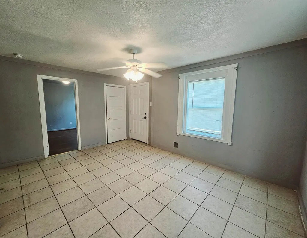 3827-3829-3231 E Cessna Street Wichita KS 67210