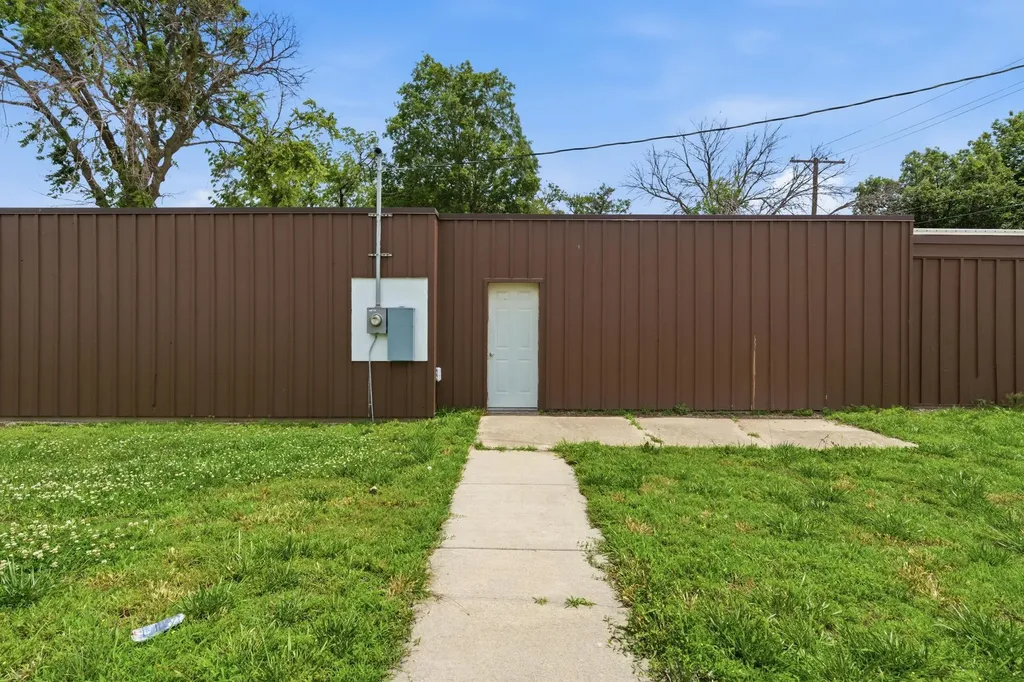 14 N 3rd Herington KS 67449