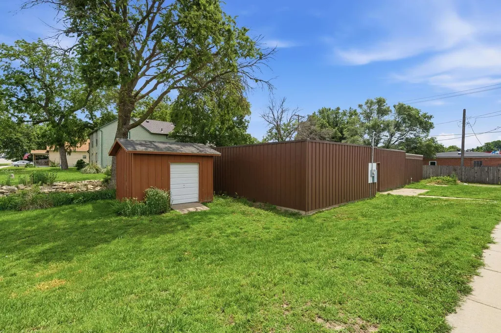 14 N 3rd Herington KS 67449