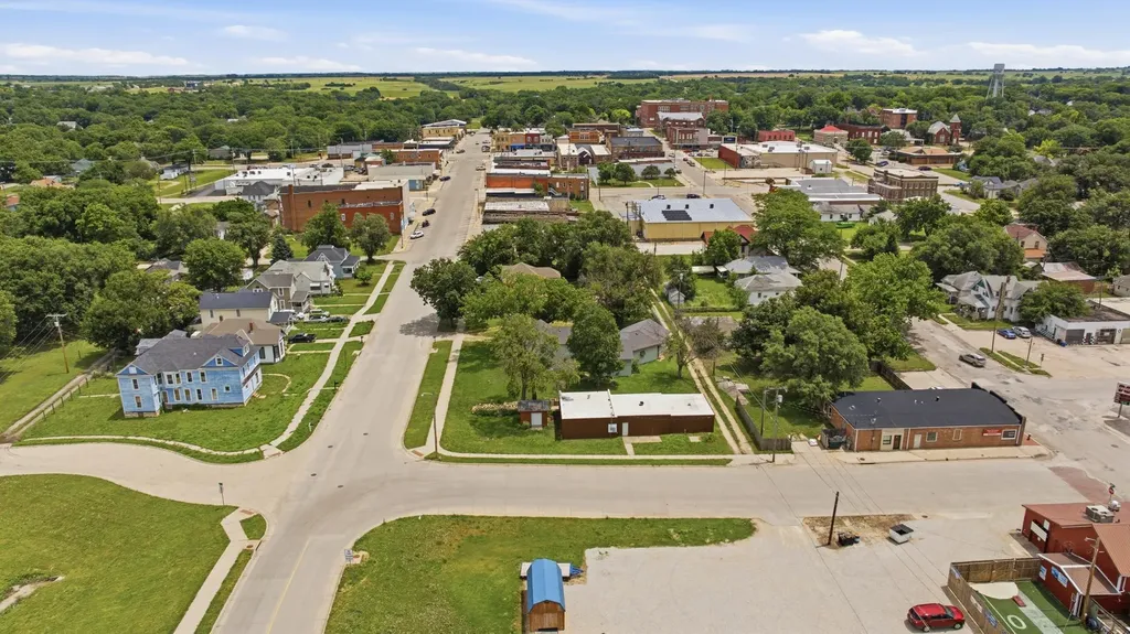 14 N 3rd Herington KS 67449