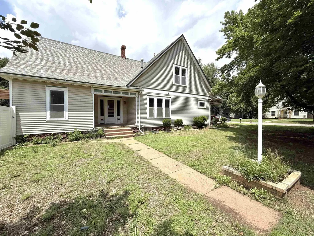 202 N Madison Avenue Anthony KS 67003