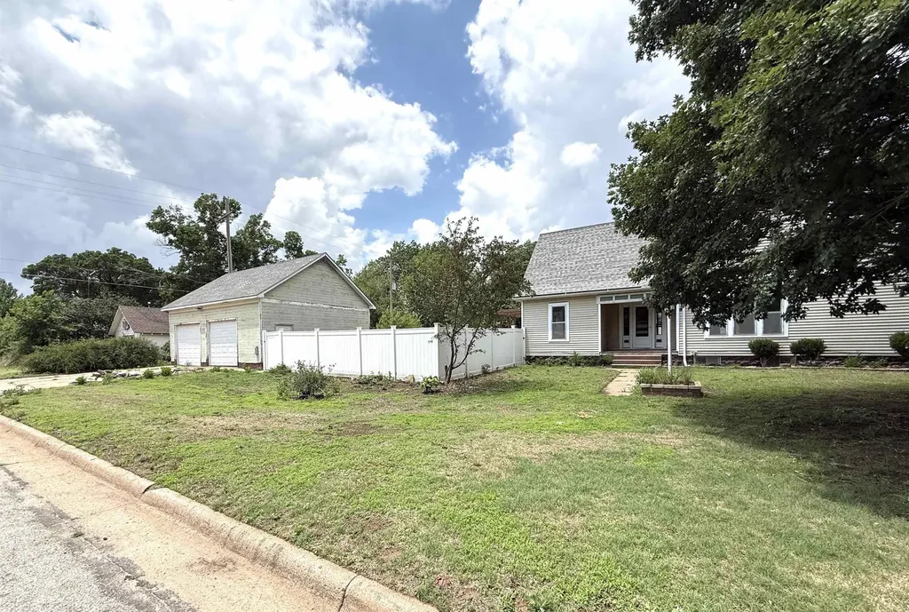 202 N Madison Avenue Anthony KS 67003