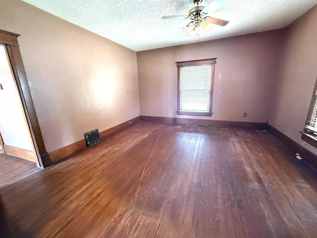 202 N Madison Avenue Anthony KS 67003