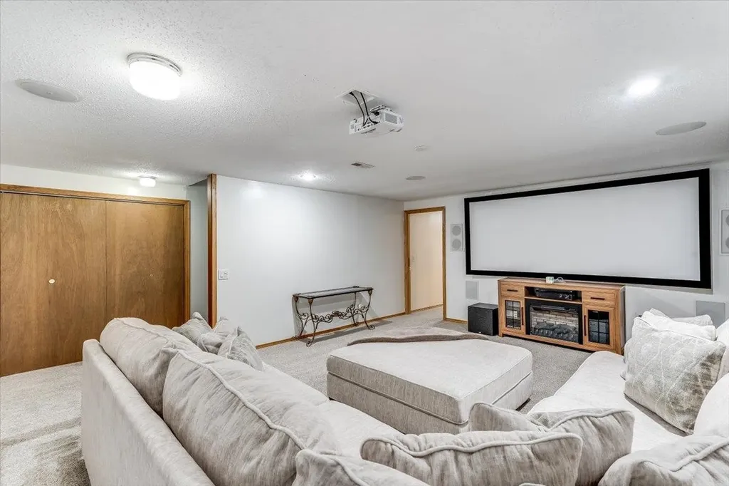 405 N Morris Rose Hill KS 67133
