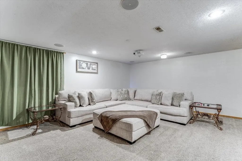 405 N Morris Rose Hill KS 67133