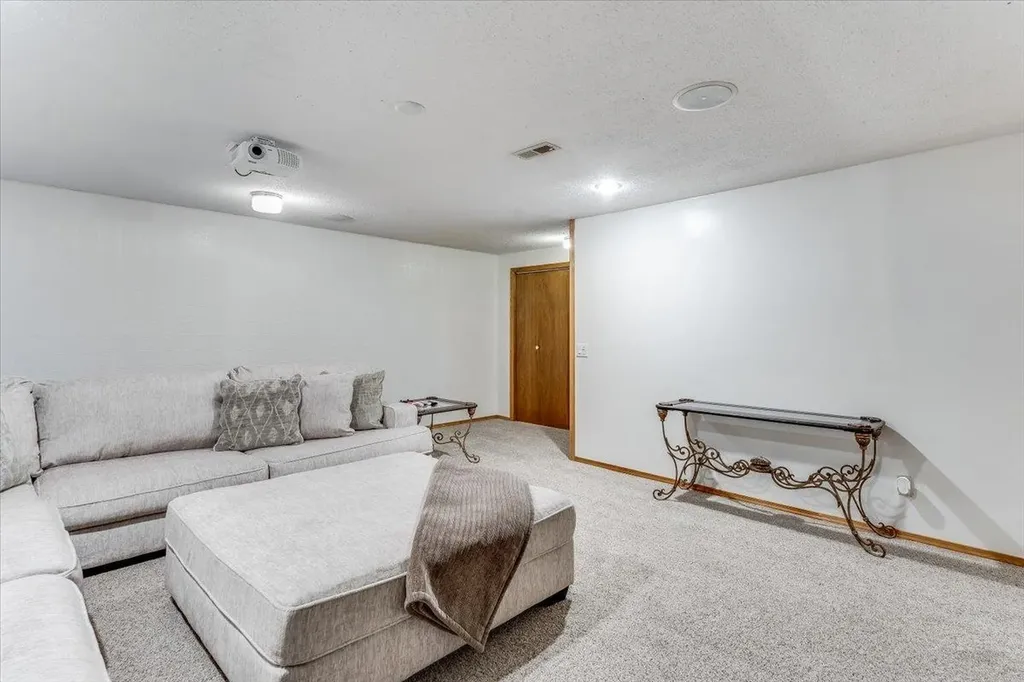 405 N Morris Rose Hill KS 67133