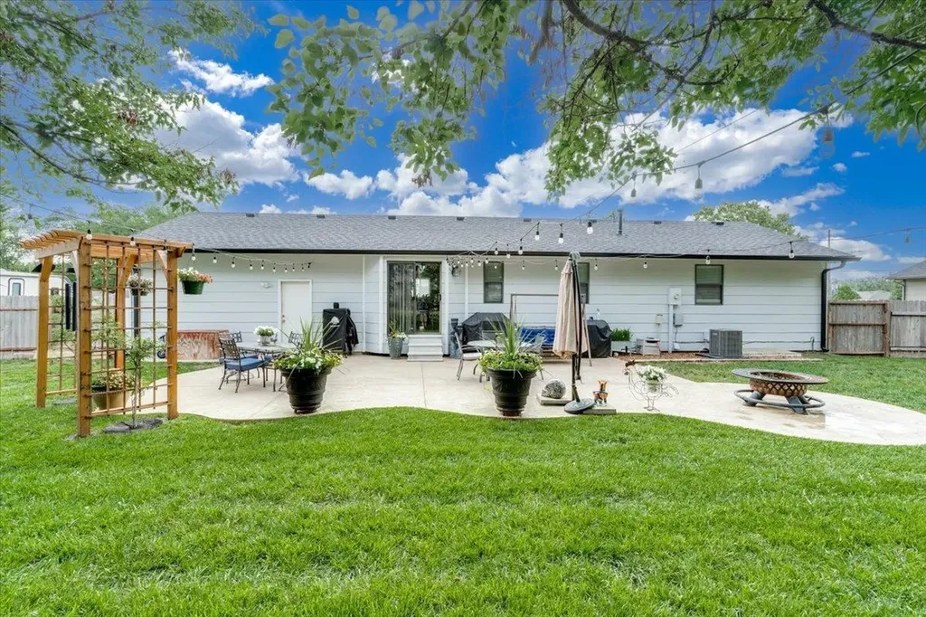 405 N Morris Rose Hill KS 67133