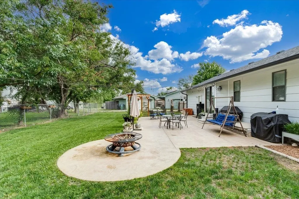 405 N Morris Rose Hill KS 67133