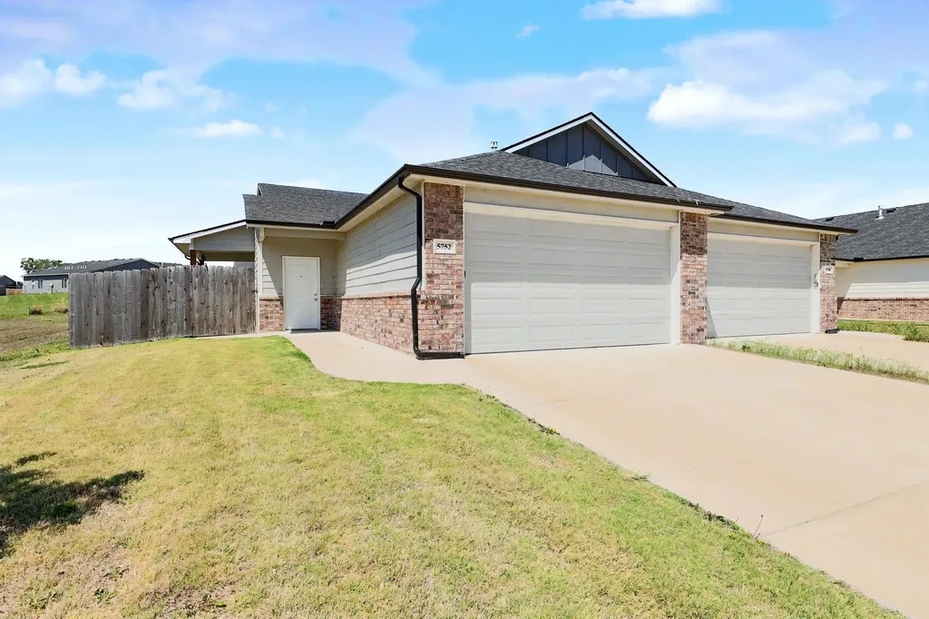 5752 E Bristol Wichita KS 67220