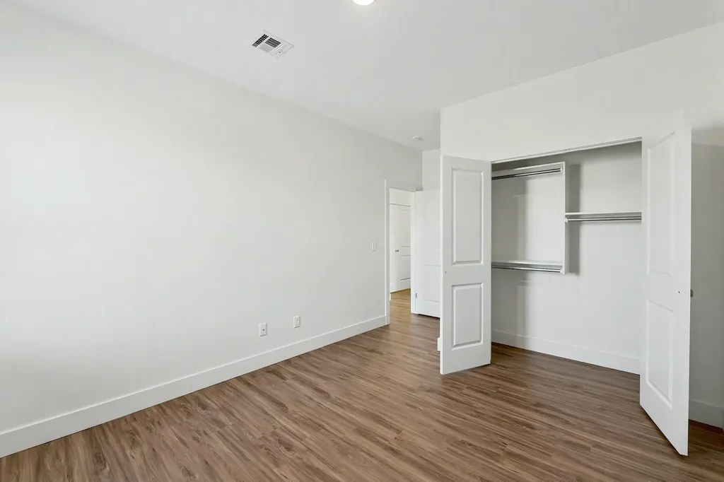 5752 E Bristol Wichita KS 67220