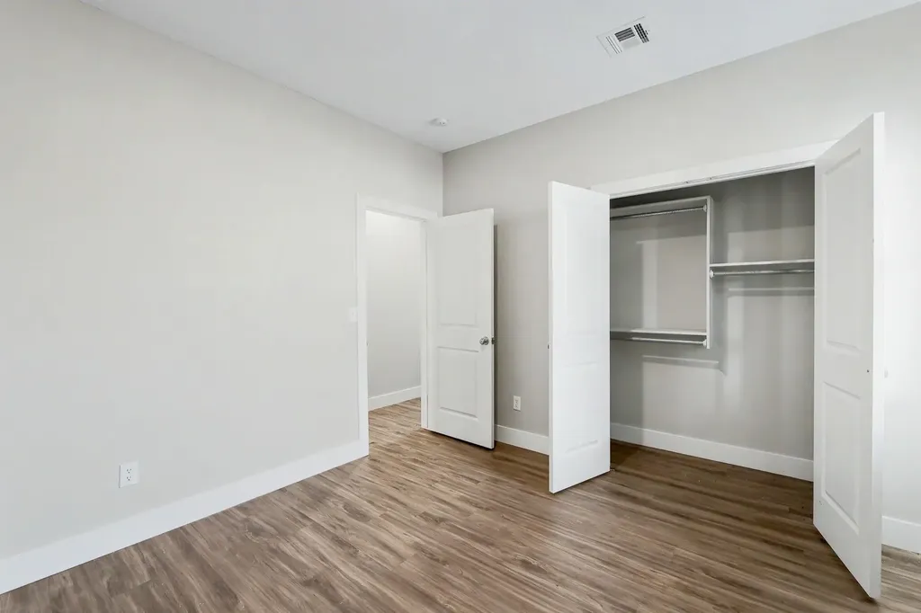 5752 E Bristol Wichita KS 67220