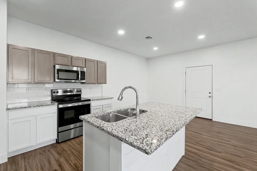 5752 E Bristol Wichita KS 67220