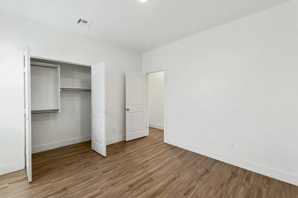 5752 E Bristol Wichita KS 67220