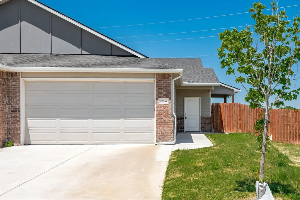 5794 E Bristol Wichita KS 67220