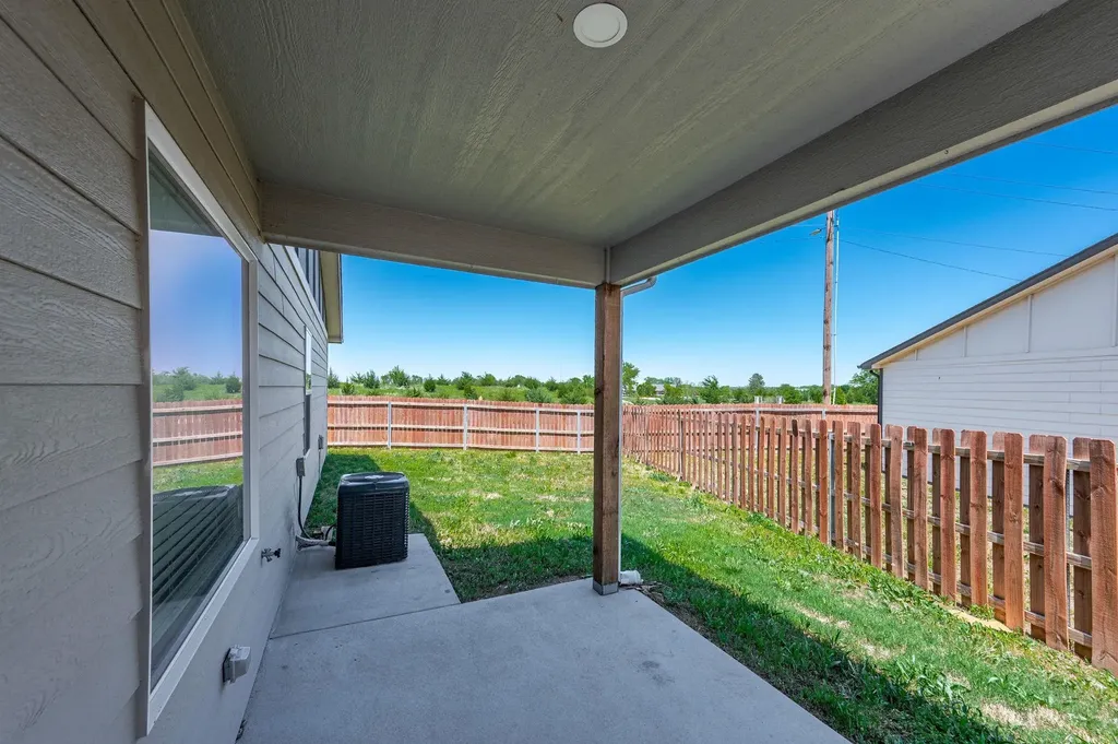 5794 E Bristol Wichita KS 67220