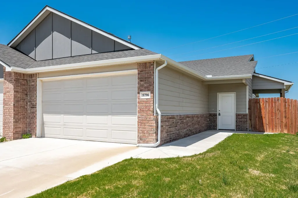 5794 E Bristol Wichita KS 67220