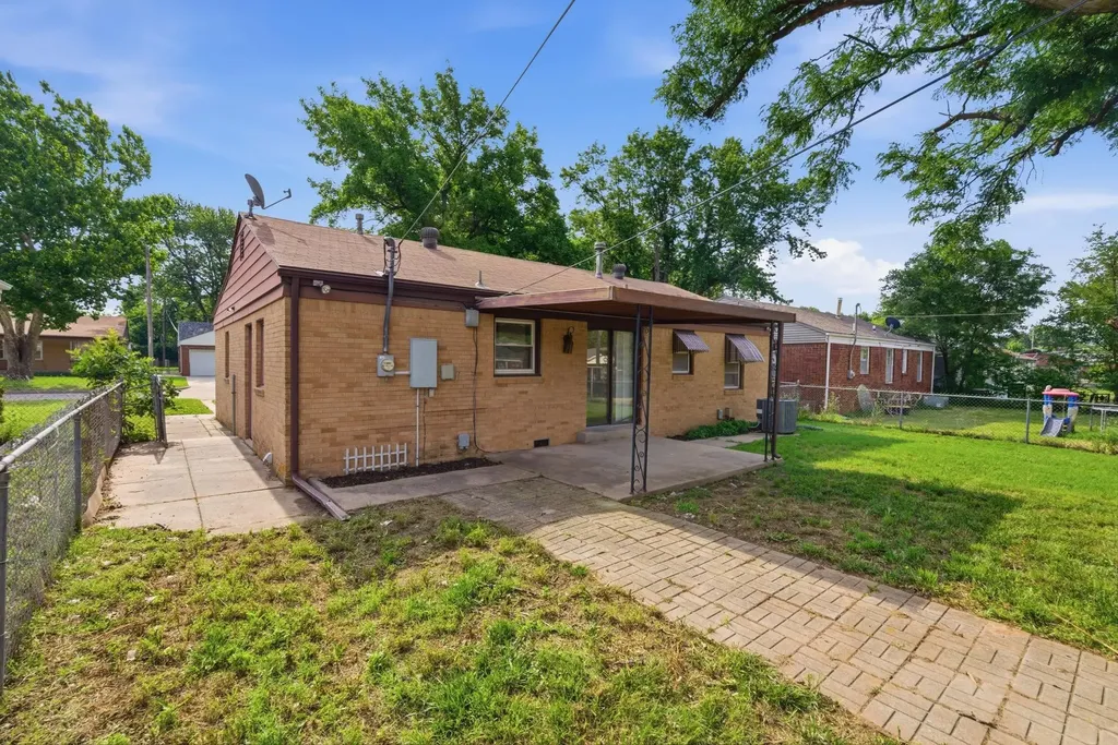 1651 S Windsor Wichita KS 67218