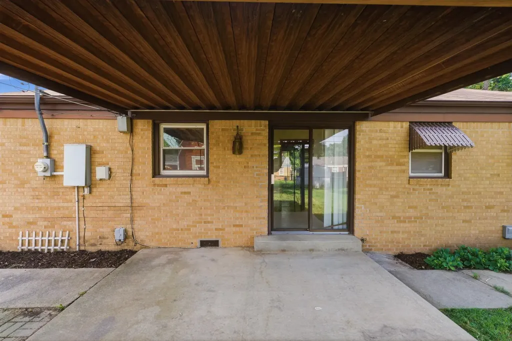 1651 S Windsor Wichita KS 67218