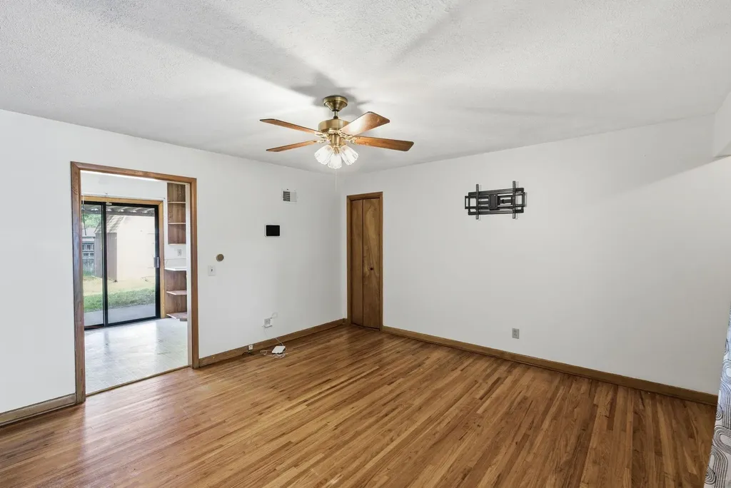1651 S Windsor Wichita KS 67218