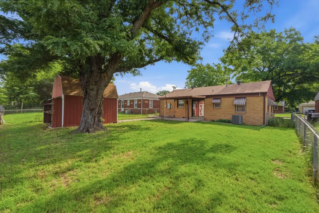 1651 S Windsor Wichita KS 67218