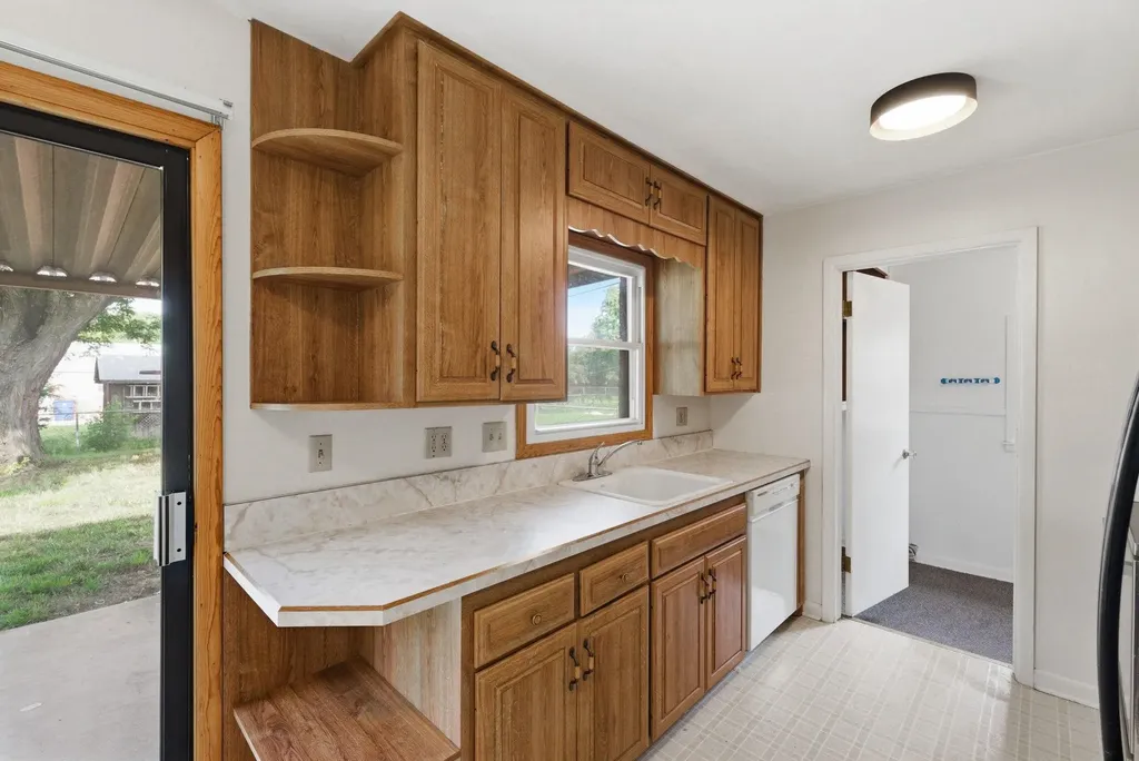 1651 S Windsor Wichita KS 67218