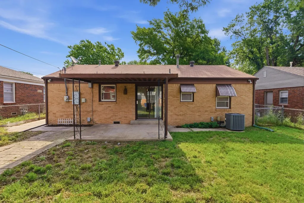 1651 S Windsor Wichita KS 67218