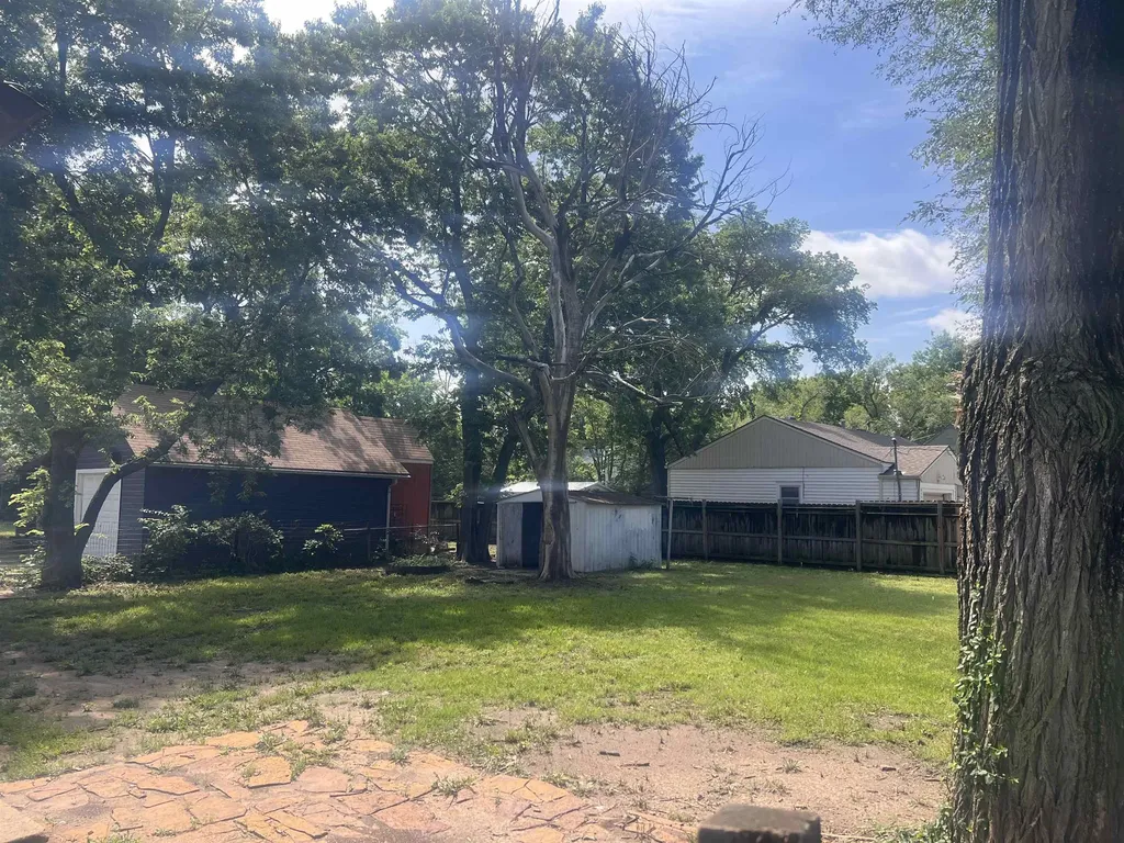 825 W 33rd N Wichita KS 67204
